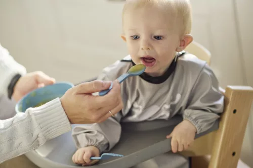 Nuvita vízálló ujjas előke - Powder Blue 4372