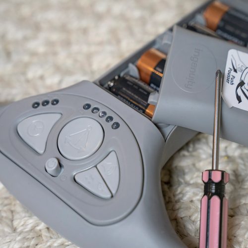 INGENUITY Átalakítható utazó hinta dallamokkal Bella Teddy™ 0m+ 9kg-ig