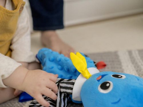 Baby Einstein Zenélő polip formájú morzsolókendő, Look Sea Listen™, Opus, 0 hó+