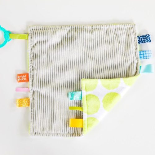 Bright Starts Morzsolókendő C karikán Little Taggies zöld pöttyök 0hó+