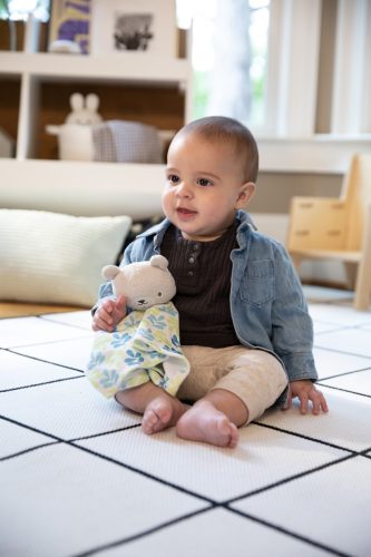 INGENUITY Morzsolókendő Cozy Lovey – Nate™ 0hó+