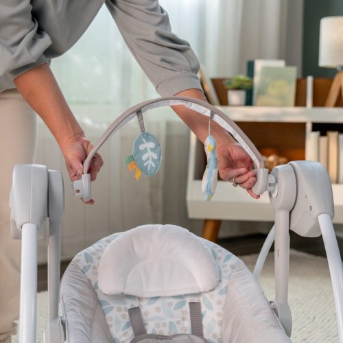 INGENUITY Endless Blooms™ 0m+, 9 kg-ig konvertibilis utazó hintaszék melódiával