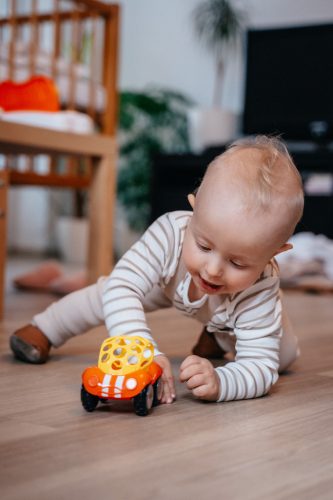 OBALL Játékautó piros 3hó+