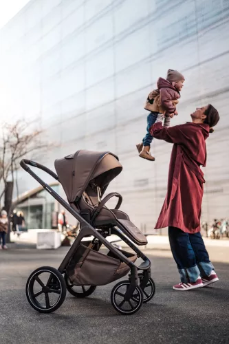 EASYWALKER Kombinált babakocsi Zoey Pure Black + CYBEX Aton B2 i-Size + bázis